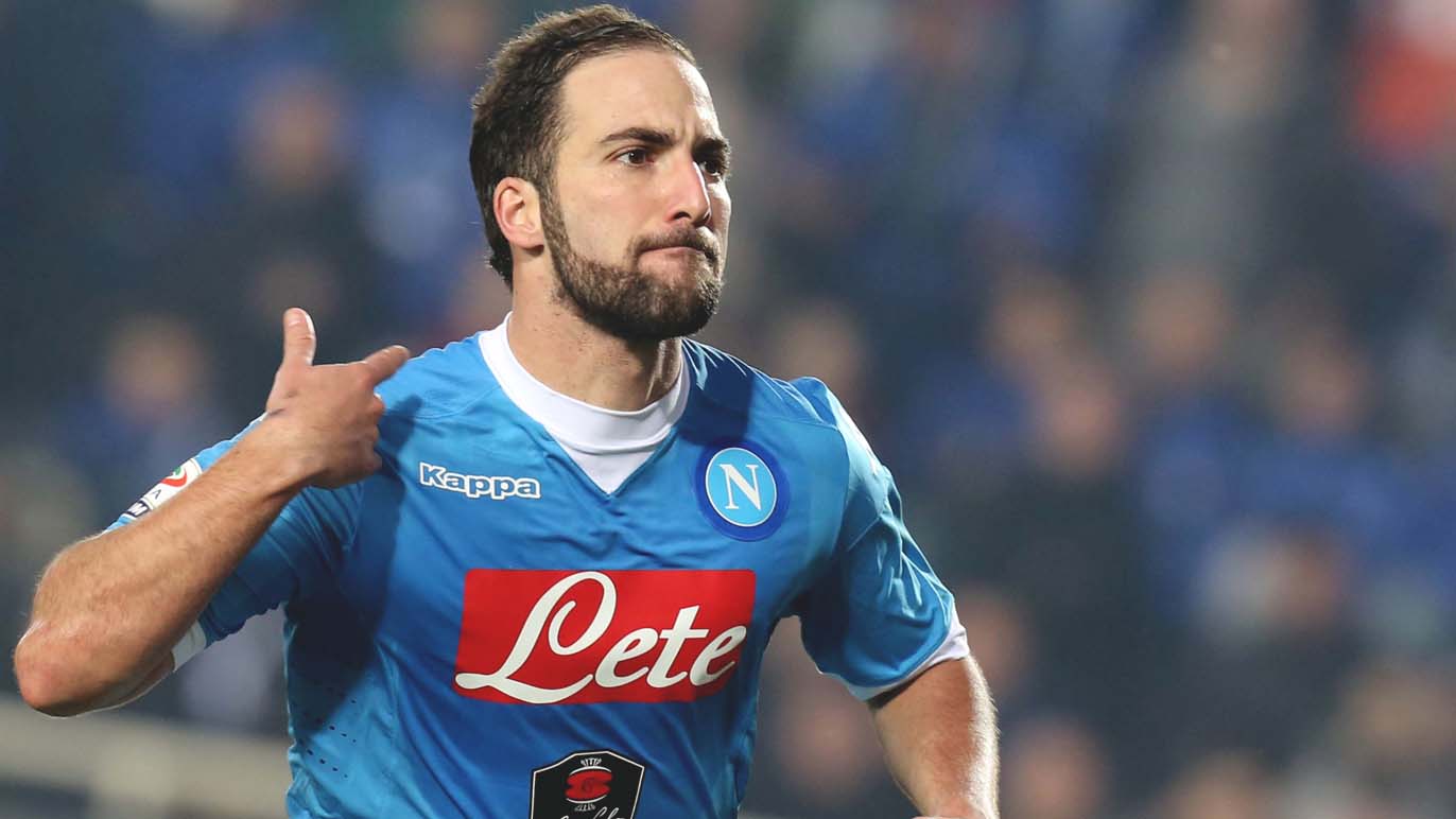 Gonzalo Higuain esulta con la maglia della SSC Napoli | GettyImages ©