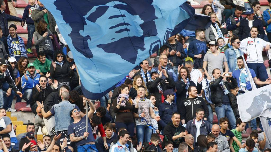 Tifosi allo stadio San Paolo - Curva A